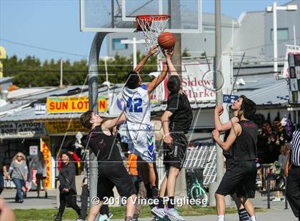 Thumbnail 2 in Pacifica Christian/Santa Monica vs. Albert Einstein Academy (Venice Beach Outdoor Classic) photogallery.
