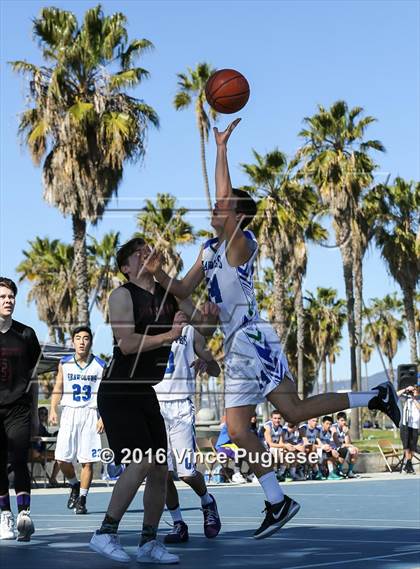 Thumbnail 2 in Pacifica Christian/Santa Monica vs. Albert Einstein Academy (Venice Beach Outdoor Classic) photogallery.