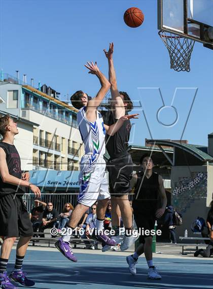 Thumbnail 3 in Pacifica Christian/Santa Monica vs. Albert Einstein Academy (Venice Beach Outdoor Classic) photogallery.