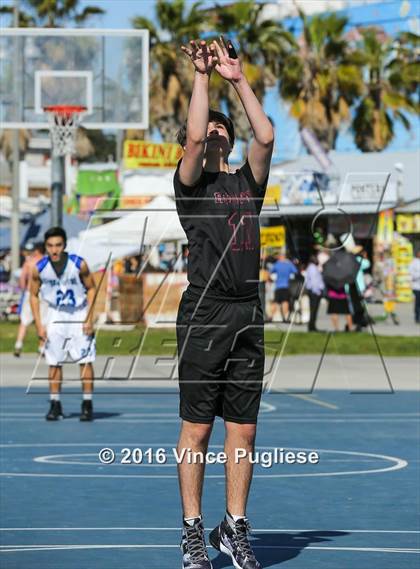 Thumbnail 2 in Pacifica Christian/Santa Monica vs. Albert Einstein Academy (Venice Beach Outdoor Classic) photogallery.