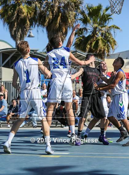 Thumbnail 1 in Pacifica Christian/Santa Monica vs. Albert Einstein Academy (Venice Beach Outdoor Classic) photogallery.