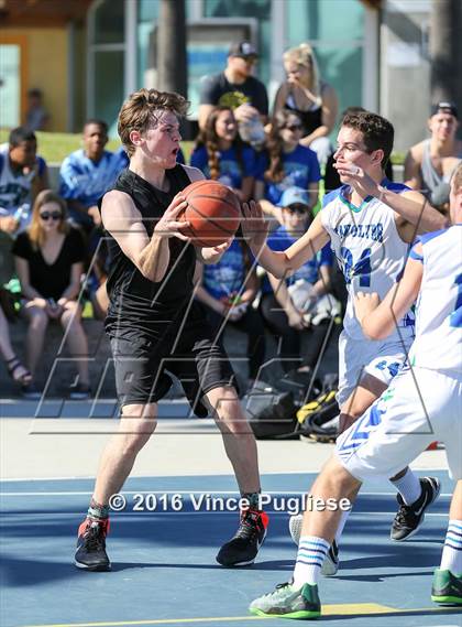 Thumbnail 3 in Pacifica Christian/Santa Monica vs. Albert Einstein Academy (Venice Beach Outdoor Classic) photogallery.