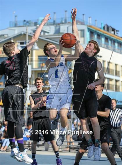 Thumbnail 3 in Pacifica Christian/Santa Monica vs. Albert Einstein Academy (Venice Beach Outdoor Classic) photogallery.