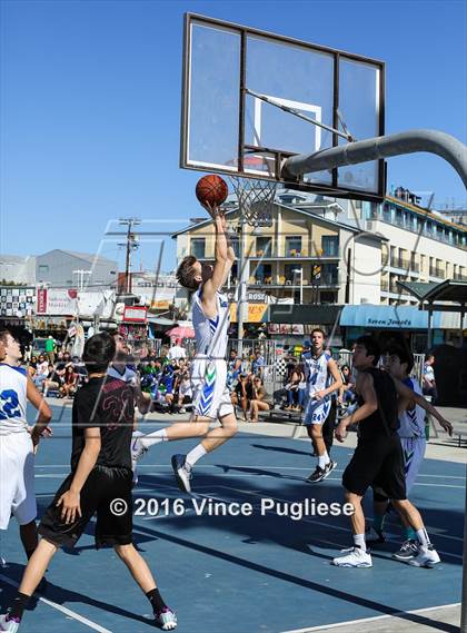 Thumbnail 3 in Pacifica Christian/Santa Monica vs. Albert Einstein Academy (Venice Beach Outdoor Classic) photogallery.