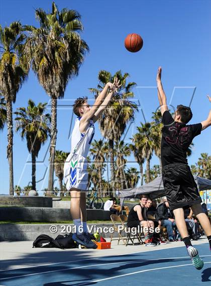 Thumbnail 1 in Pacifica Christian/Santa Monica vs. Albert Einstein Academy (Venice Beach Outdoor Classic) photogallery.