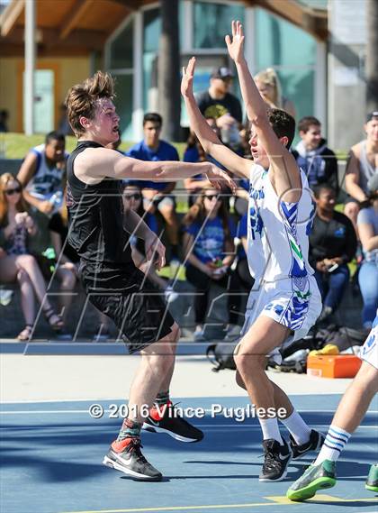 Thumbnail 1 in Pacifica Christian/Santa Monica vs. Albert Einstein Academy (Venice Beach Outdoor Classic) photogallery.