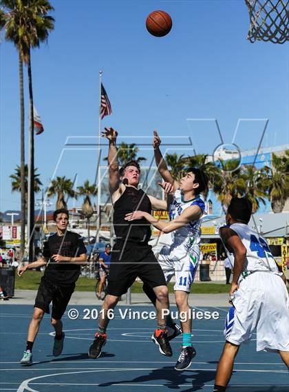 Thumbnail 1 in Pacifica Christian/Santa Monica vs. Albert Einstein Academy (Venice Beach Outdoor Classic) photogallery.