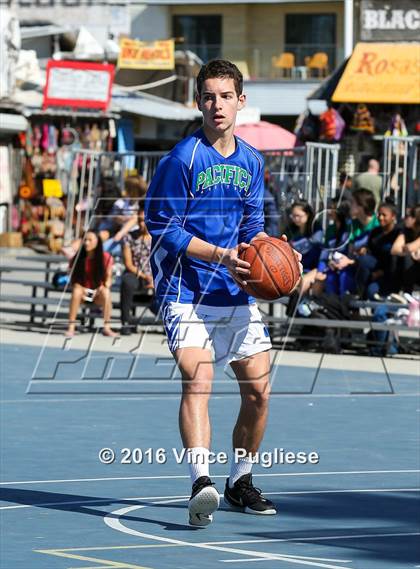 Thumbnail 3 in Pacifica Christian/Santa Monica vs. Albert Einstein Academy (Venice Beach Outdoor Classic) photogallery.