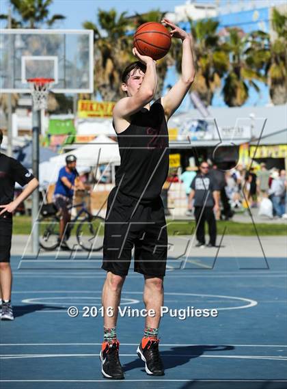 Thumbnail 1 in Pacifica Christian/Santa Monica vs. Albert Einstein Academy (Venice Beach Outdoor Classic) photogallery.