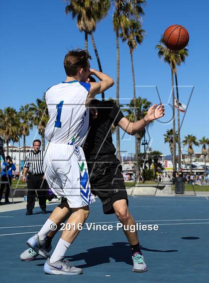 Thumbnail 1 in Pacifica Christian/Santa Monica vs. Albert Einstein Academy (Venice Beach Outdoor Classic) photogallery.