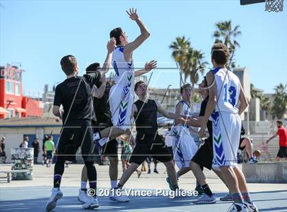 Thumbnail 3 in Pacifica Christian/Santa Monica vs. Albert Einstein Academy (Venice Beach Outdoor Classic) photogallery.