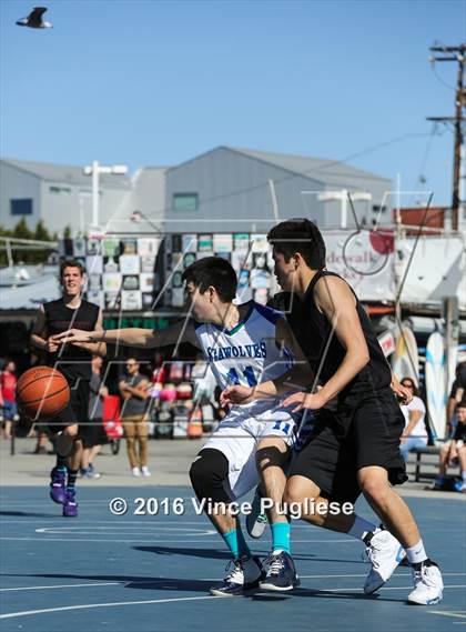 Thumbnail 1 in Pacifica Christian/Santa Monica vs. Albert Einstein Academy (Venice Beach Outdoor Classic) photogallery.