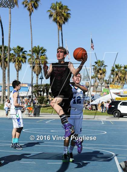 Thumbnail 1 in Pacifica Christian/Santa Monica vs. Albert Einstein Academy (Venice Beach Outdoor Classic) photogallery.