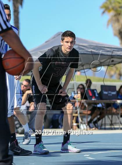 Thumbnail 3 in Pacifica Christian/Santa Monica vs. Albert Einstein Academy (Venice Beach Outdoor Classic) photogallery.