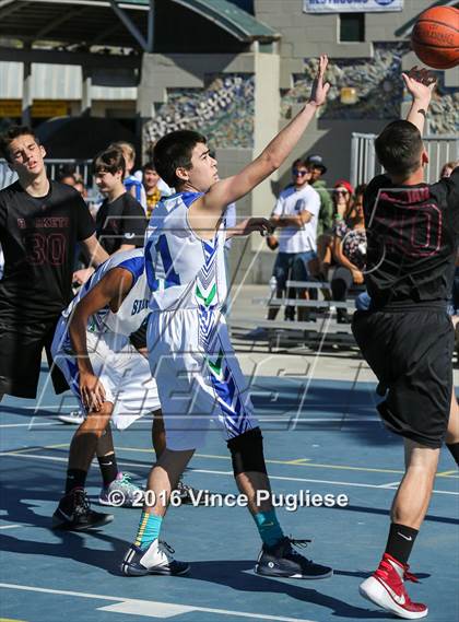 Thumbnail 1 in Pacifica Christian/Santa Monica vs. Albert Einstein Academy (Venice Beach Outdoor Classic) photogallery.