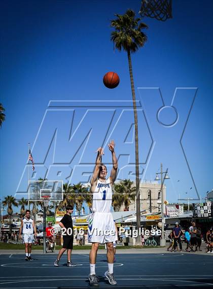 Thumbnail 3 in Pacifica Christian/Santa Monica vs. Albert Einstein Academy (Venice Beach Outdoor Classic) photogallery.