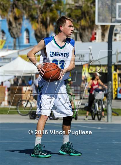 Thumbnail 3 in Pacifica Christian/Santa Monica vs. Albert Einstein Academy (Venice Beach Outdoor Classic) photogallery.