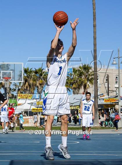 Thumbnail 2 in Pacifica Christian/Santa Monica vs. Albert Einstein Academy (Venice Beach Outdoor Classic) photogallery.