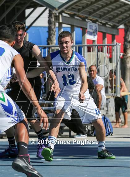 Thumbnail 1 in Pacifica Christian/Santa Monica vs. Albert Einstein Academy (Venice Beach Outdoor Classic) photogallery.