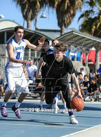 Thumbnail 3 in Pacifica Christian/Santa Monica vs. Albert Einstein Academy (Venice Beach Outdoor Classic) photogallery.