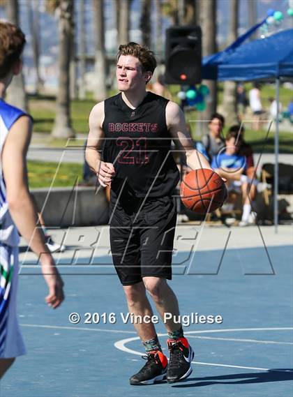 Thumbnail 2 in Pacifica Christian/Santa Monica vs. Albert Einstein Academy (Venice Beach Outdoor Classic) photogallery.