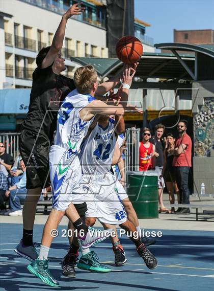 Thumbnail 1 in Pacifica Christian/Santa Monica vs. Albert Einstein Academy (Venice Beach Outdoor Classic) photogallery.