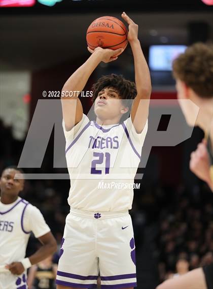 Thumbnail 2 in Centerville vs Pickerington Central (OHSAA D1 Final)  photogallery.