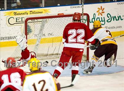 Thumbnail 3 in Weymouth vs Hingham (MIAA Super 8 Round Robin) photogallery.