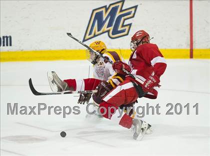 Thumbnail 1 in Weymouth vs Hingham (MIAA Super 8 Round Robin) photogallery.