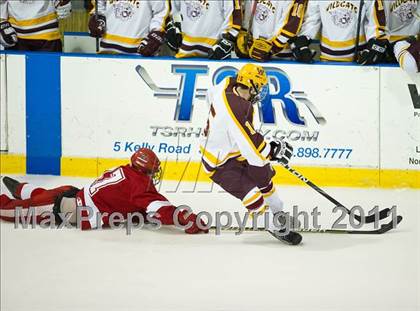 Thumbnail 2 in Weymouth vs Hingham (MIAA Super 8 Round Robin) photogallery.