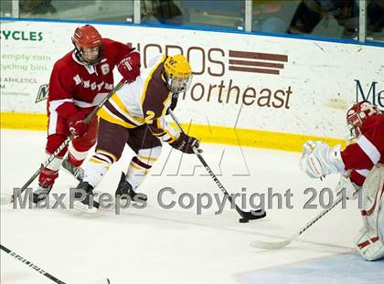 Thumbnail 3 in Weymouth vs Hingham (MIAA Super 8 Round Robin) photogallery.
