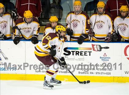 Thumbnail 2 in Weymouth vs Hingham (MIAA Super 8 Round Robin) photogallery.