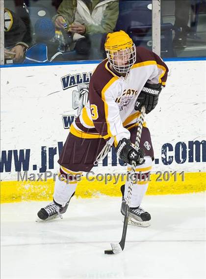 Thumbnail 2 in Weymouth vs Hingham (MIAA Super 8 Round Robin) photogallery.