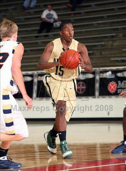 Thumbnail 2 in De Soto vs. Klein Collins (McDonald's Texas Invitational) photogallery.