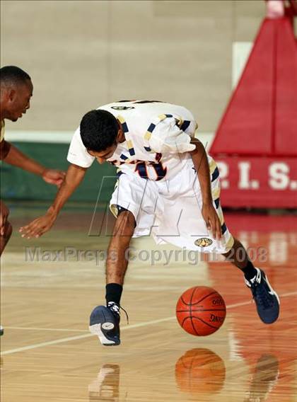 Thumbnail 1 in De Soto vs. Klein Collins (McDonald's Texas Invitational) photogallery.