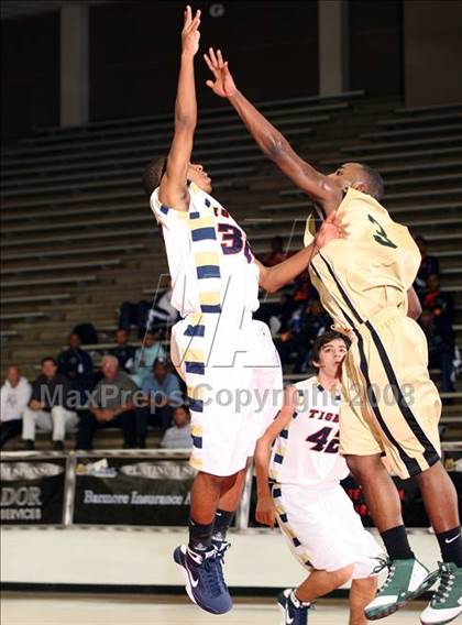 Thumbnail 3 in De Soto vs. Klein Collins (McDonald's Texas Invitational) photogallery.