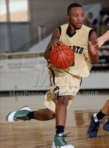 Thumbnail 3 in De Soto vs. Klein Collins (McDonald's Texas Invitational) photogallery.