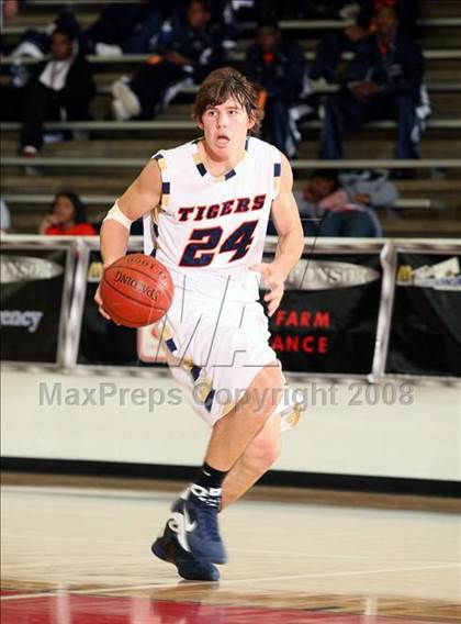 Thumbnail 1 in De Soto vs. Klein Collins (McDonald's Texas Invitational) photogallery.