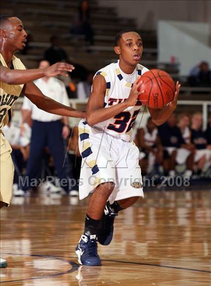 Thumbnail 2 in De Soto vs. Klein Collins (McDonald's Texas Invitational) photogallery.