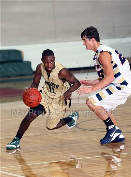 Thumbnail 2 in De Soto vs. Klein Collins (McDonald's Texas Invitational) photogallery.