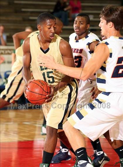 Thumbnail 3 in De Soto vs. Klein Collins (McDonald's Texas Invitational) photogallery.