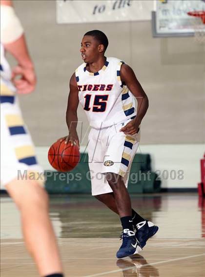 Thumbnail 1 in De Soto vs. Klein Collins (McDonald's Texas Invitational) photogallery.