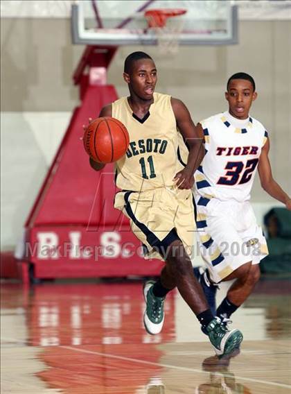 Thumbnail 3 in De Soto vs. Klein Collins (McDonald's Texas Invitational) photogallery.