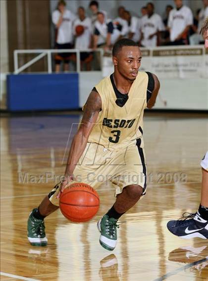 Thumbnail 1 in De Soto vs. Klein Collins (McDonald's Texas Invitational) photogallery.