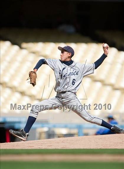 Thumbnail 1 in Venice vs. Westchester (CIF LACS D2 Final) photogallery.