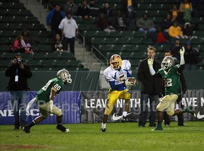 Thumbnail 2 in Grant vs. Poly (CIF State Open Bowl Final) photogallery.