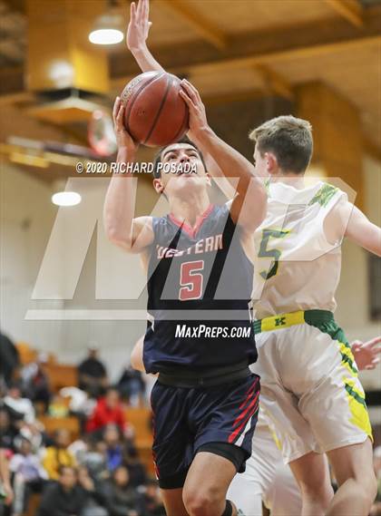 Thumbnail 3 in Tulare Western vs. Kingsburg (Poly Wilhelmsen Tournament) photogallery.