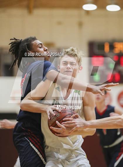 Thumbnail 2 in Tulare Western vs. Kingsburg (Poly Wilhelmsen Tournament) photogallery.
