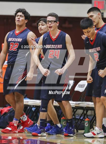 Thumbnail 2 in Tulare Western vs. Kingsburg (Poly Wilhelmsen Tournament) photogallery.