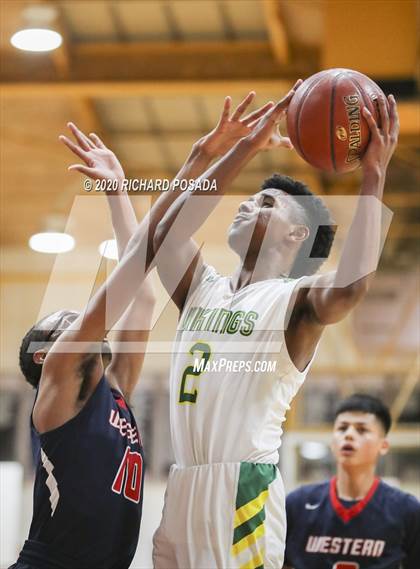 Thumbnail 2 in Tulare Western vs. Kingsburg (Poly Wilhelmsen Tournament) photogallery.